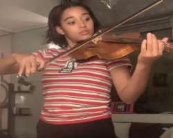 Not only she is a talented actress but also a trained singer and can also play the violin.